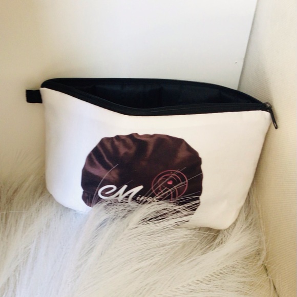 Mines Diamond Very Nice Light Traveling Bag Used For Your Phone Or Makeup - Picture 3 of 7